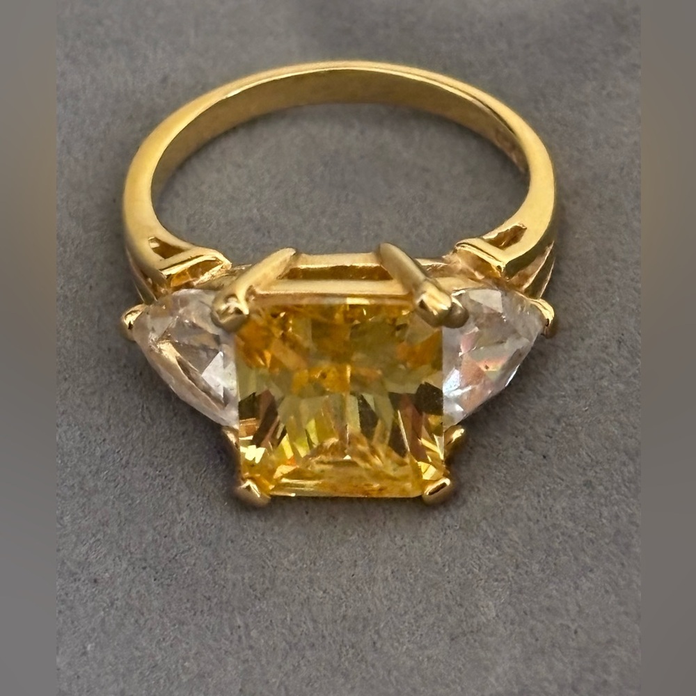 EDCO Elegant Yellow and White Gold Ring size 9 1/4
